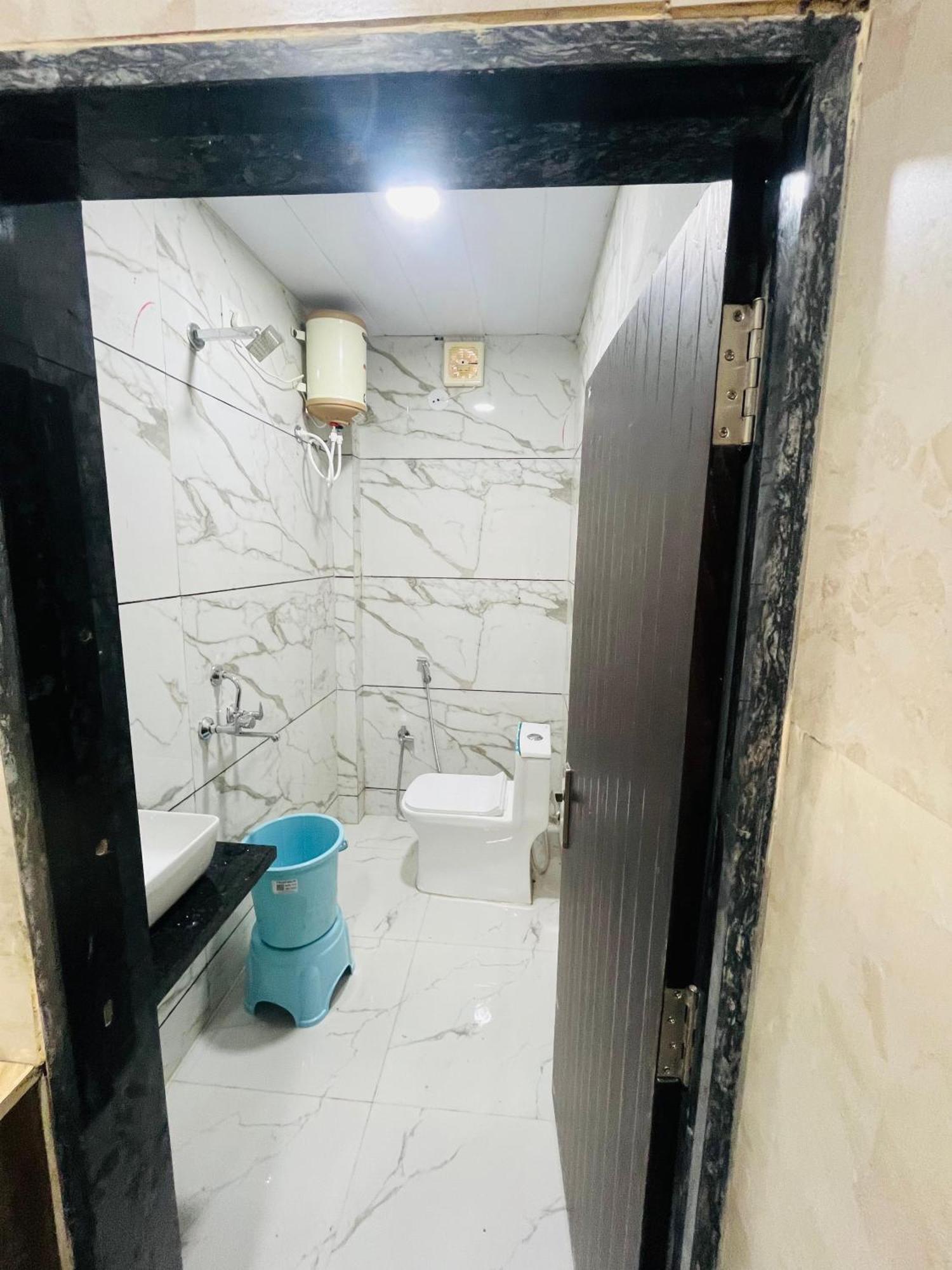 Hotel Sk Tower Ujjain Exteriör bild