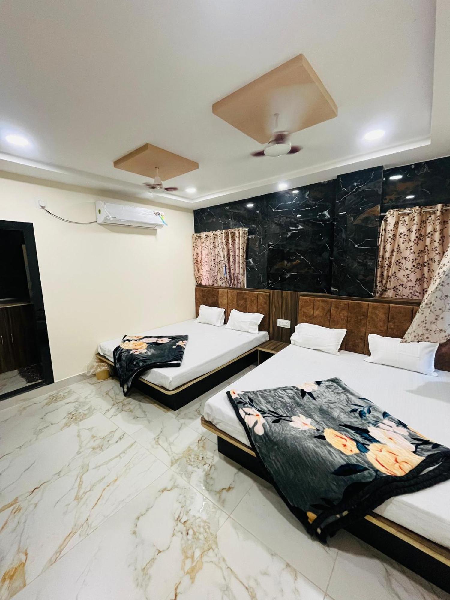 Hotel Sk Tower Ujjain Exteriör bild