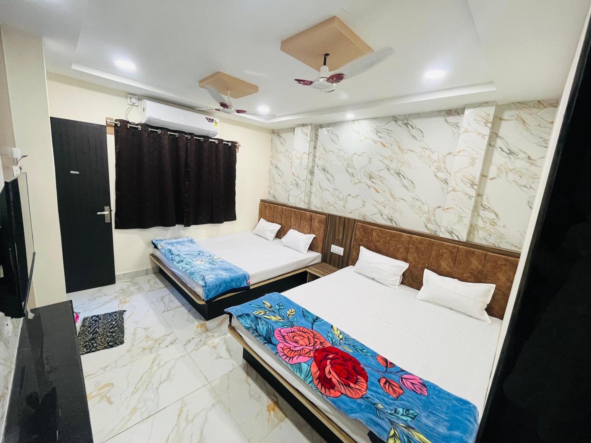 Hotel Sk Tower Ujjain Exteriör bild