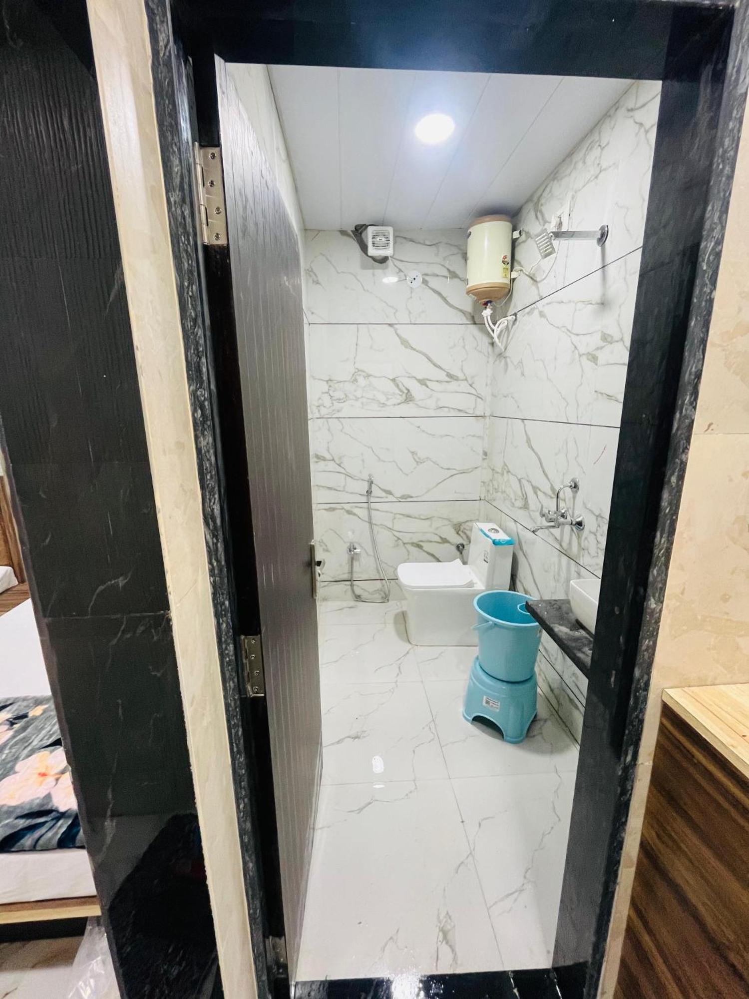Hotel Sk Tower Ujjain Exteriör bild