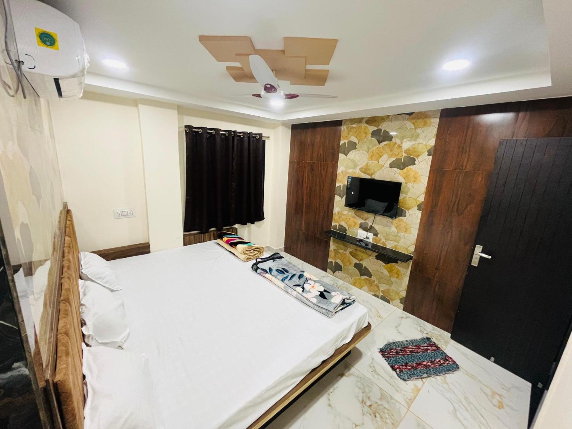 Hotel Sk Tower Ujjain Exteriör bild