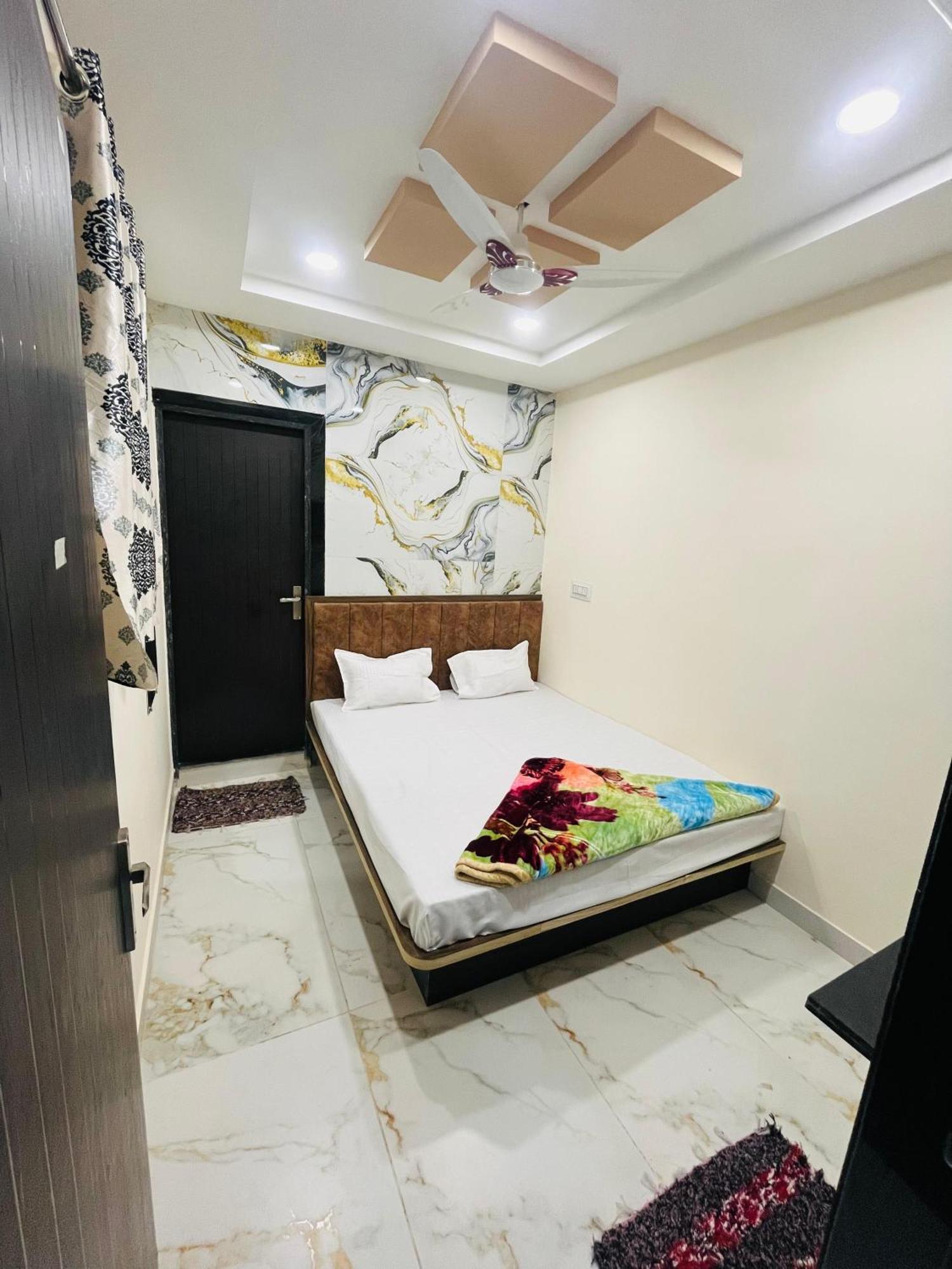 Hotel Sk Tower Ujjain Exteriör bild
