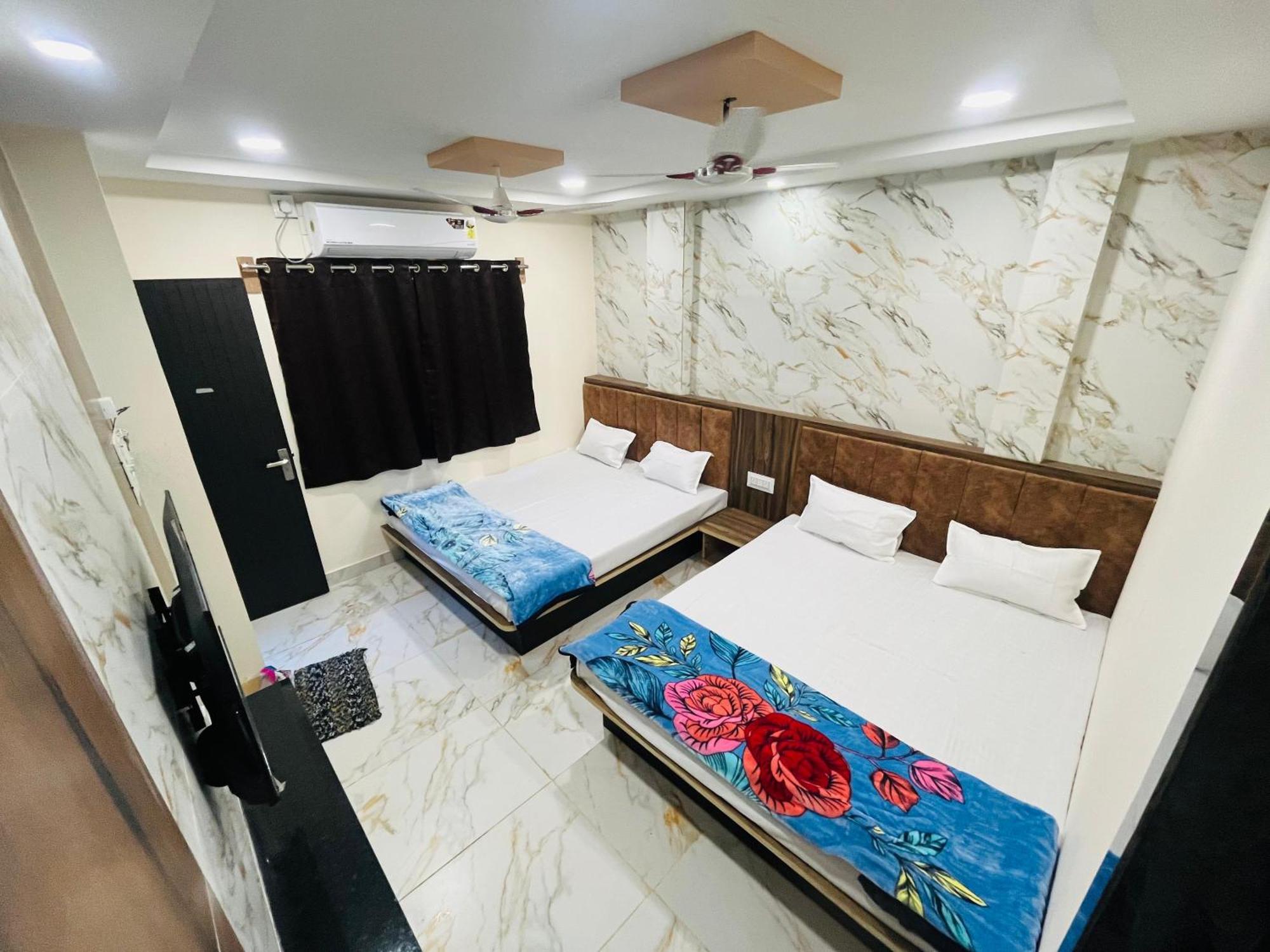 Hotel Sk Tower Ujjain Exteriör bild